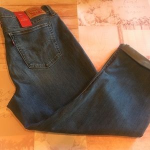 Women’s Levi crop jeans